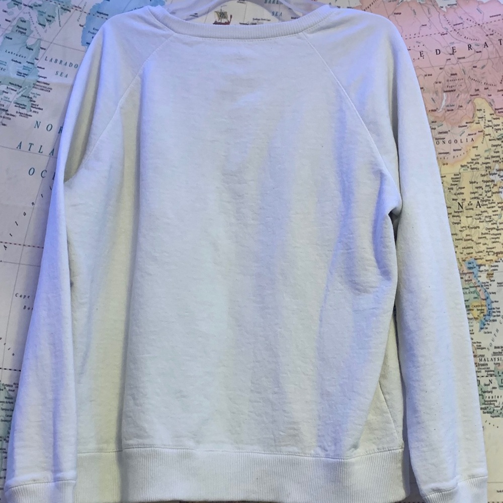 WHITE LONGSLEEVE/ SWEATER